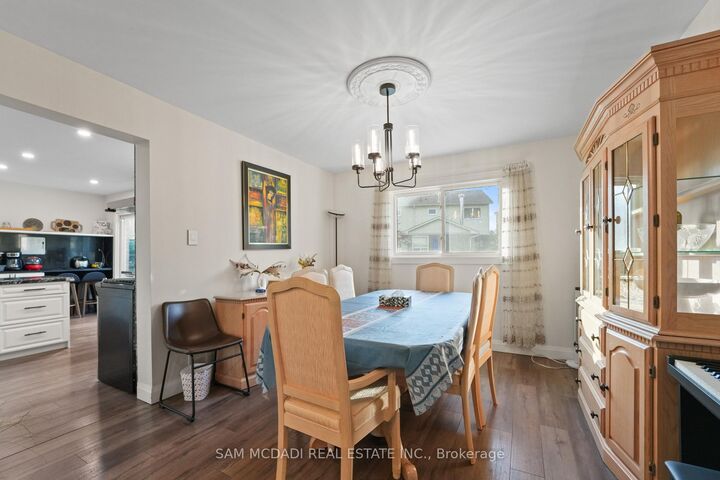 Property Photo:  6251 Saltmarsh Court  ON L5N 5V9 
