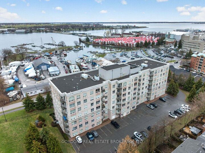 Property Photo:  350 Wellington Street 401  ON K7K 7J7 