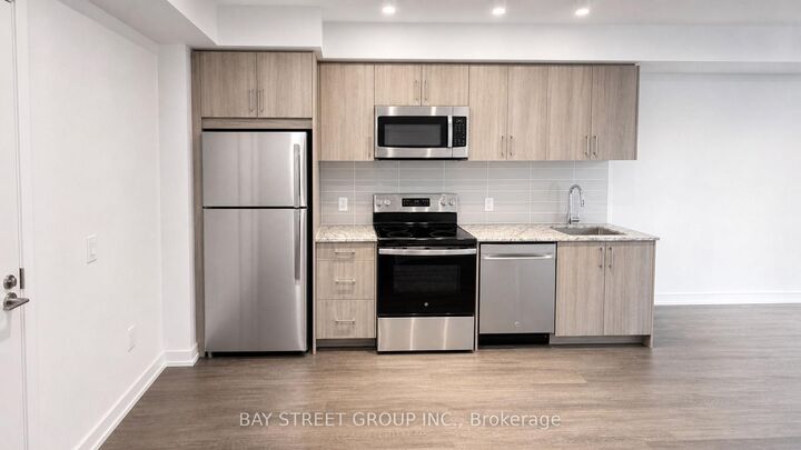 Property Photo:  4010 Eglinton Avenue W 1016  ON M9A 0G5 