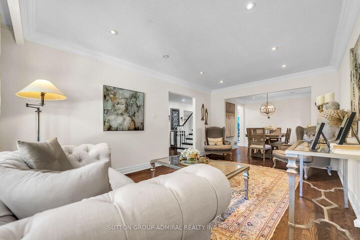 37 Gretman Crescent — photo 1