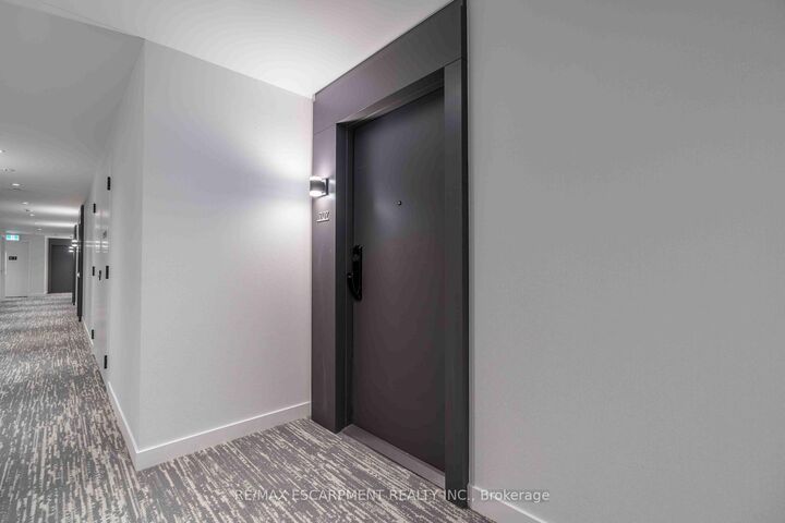 Property Photo:  2075 Lakeshore Road 707  ON L7R 0H3 