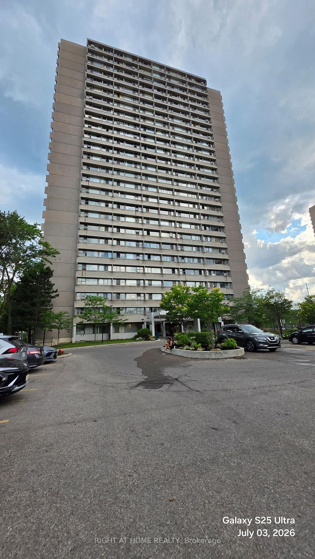 Property Photo:  715 Don Mills Road 1708  ON M3C 1S5 