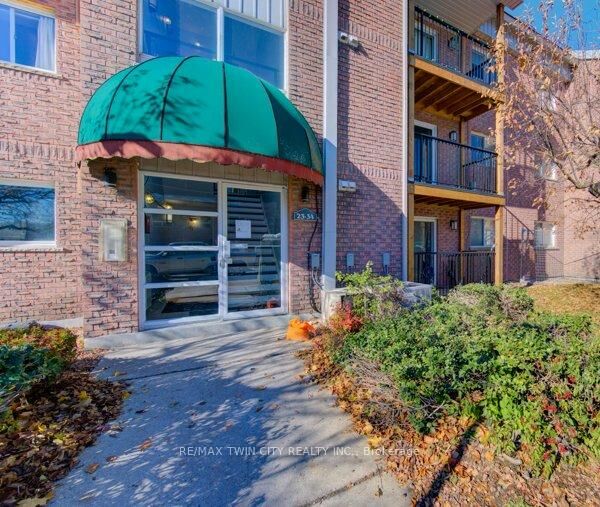Property Photo:  3085 Kingsway Drive 27  ON N2C 2P1 