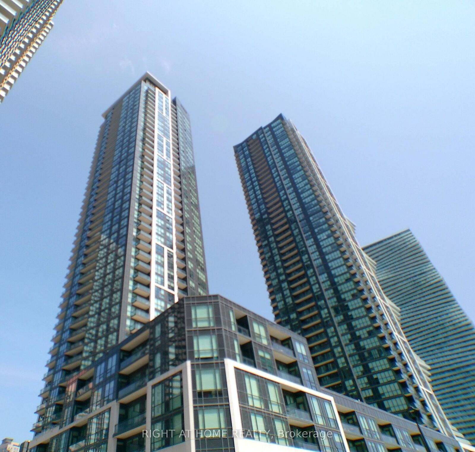 Property Photo:  510 Curran Place 2202  ON L5B 0J8 