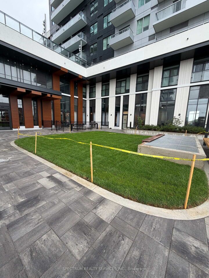 Property Photo: 5 Meadowdale Road 615 ON L4K 0C7