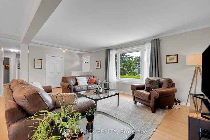 Property Photo:  9 Stanwood Drive  ON K2G 2Z1 