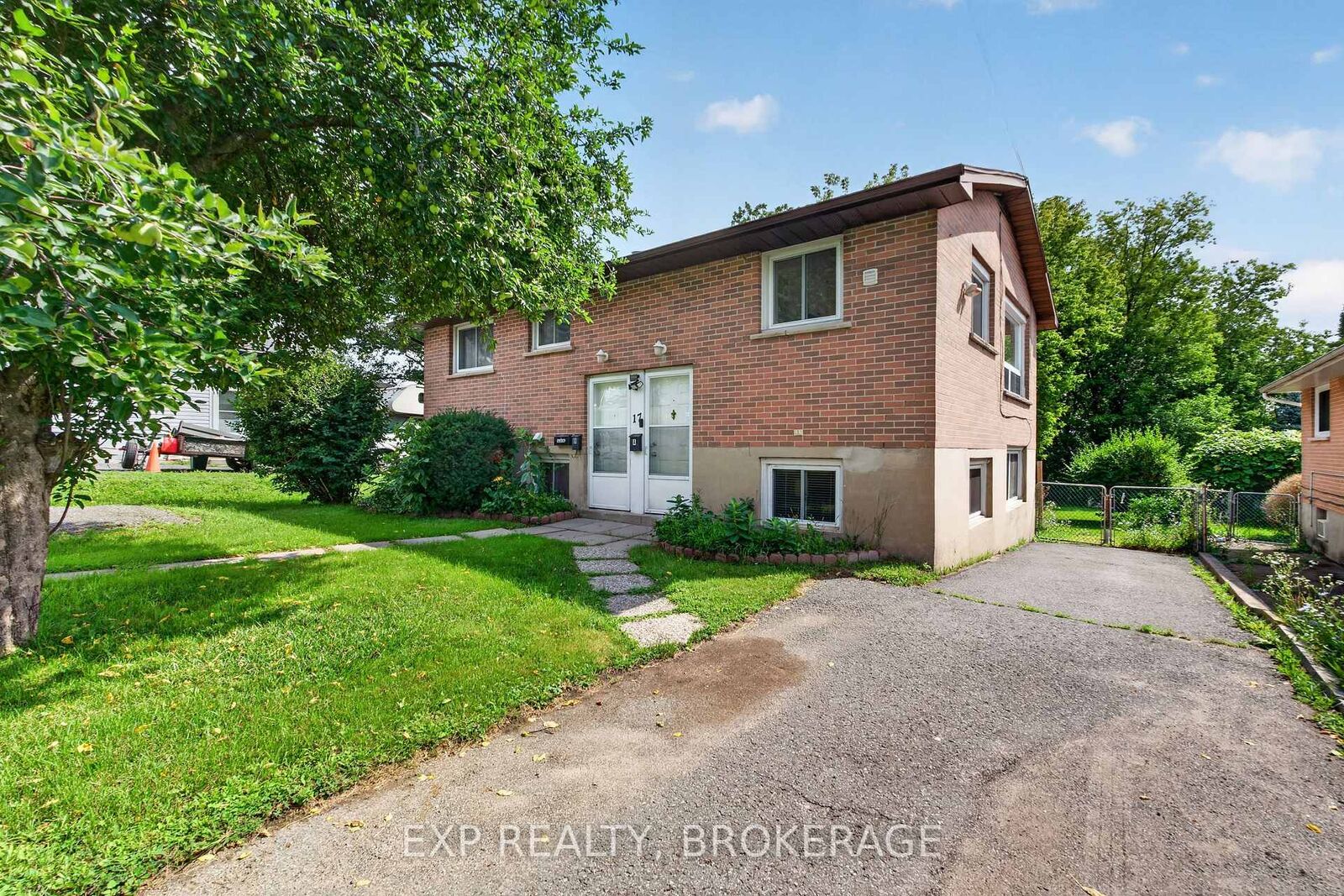 Property Photo:  17 Shaw Street  ON K7K 4Y5 
