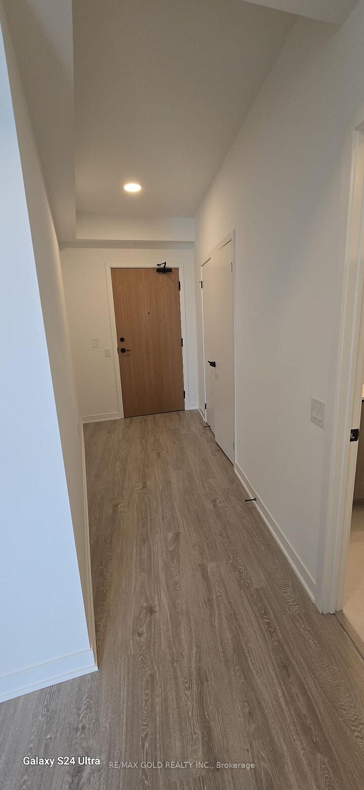 Property Photo:  2495 Eglinton Avenue W 1613  ON L5M 2T2 