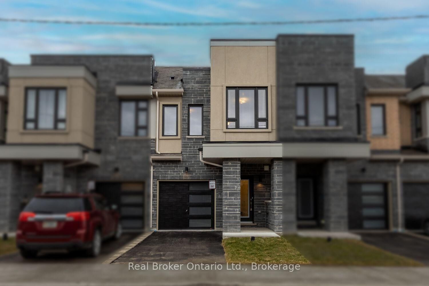 Property Photo: 79 Caspian Square 267 ON K2V 0R3