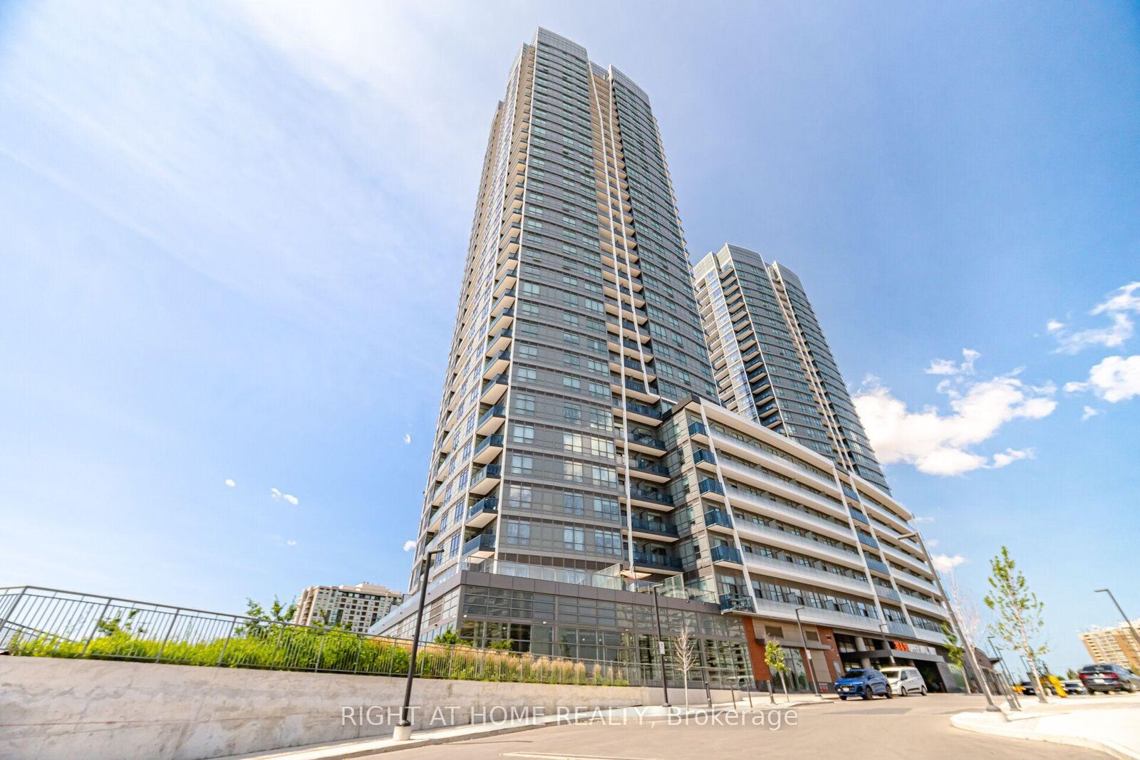 Property Photo: 30 Upper Mall Way 2002 ON L4J 0L7