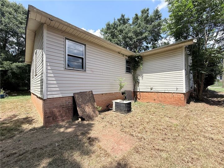 Property Photo: 104 Cabot Court SC 29306