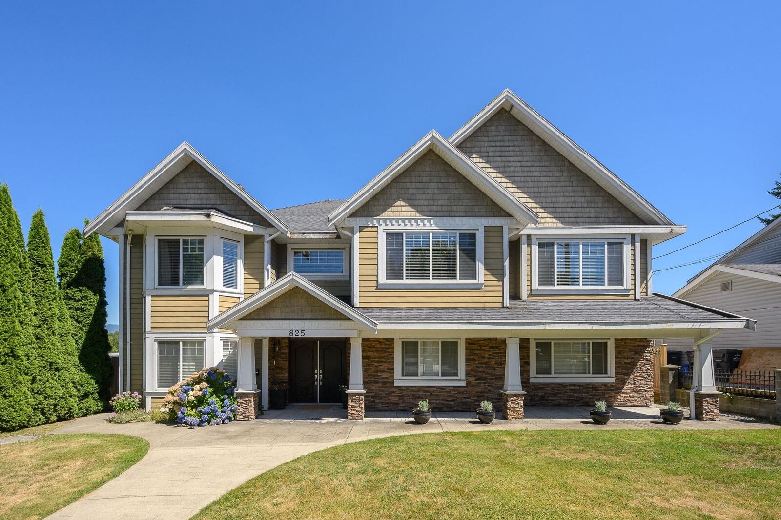 Property Photo: 825 Robinson Street BC V3J 4G4