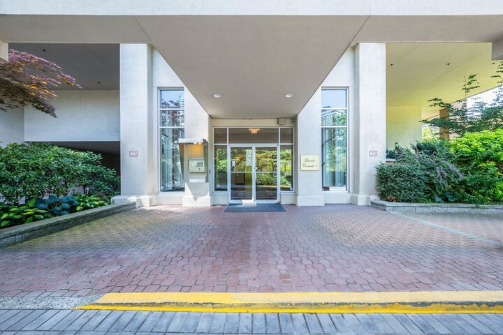 Property Photo: 6240 McKay Avenue 2203 BC V5H 4L8