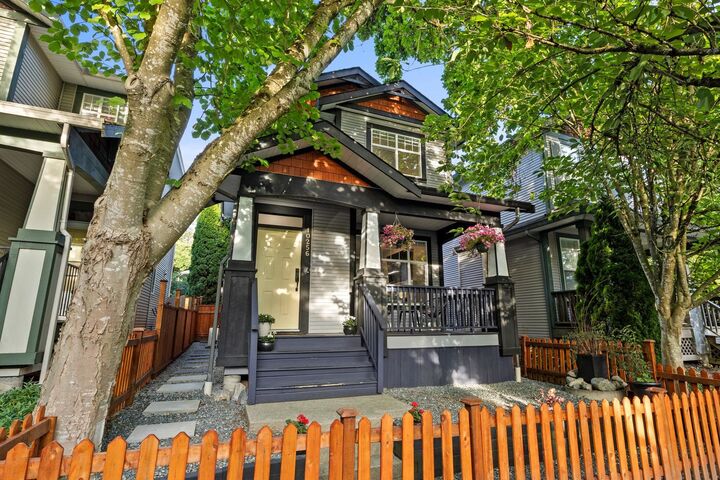10256 243A Street — photo 1