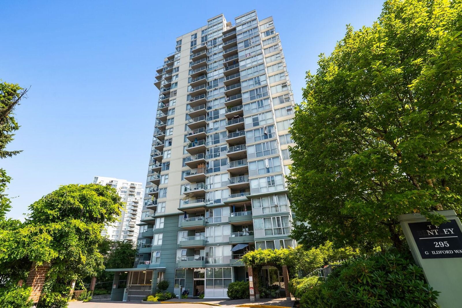 Property Photo: 295 Guildford Way 902 BC V3H 5N3