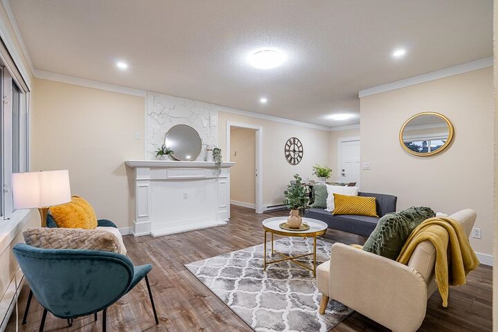 Property Photo: 27036 28 Avenue BC V4W 3E5