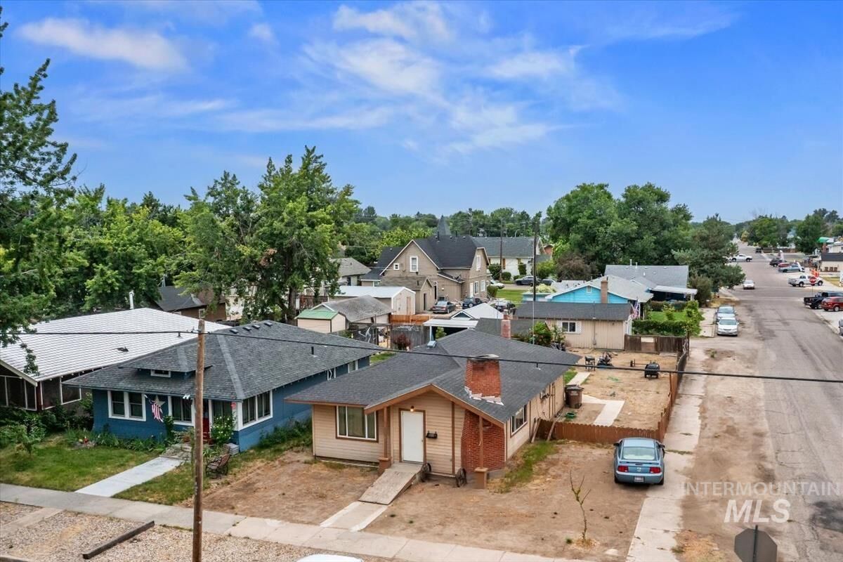 Property Photo: 403 S Wardwell Ave ID 83617