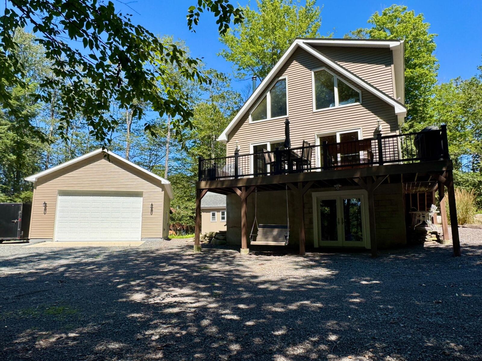 Property Photo: 1008 Canoochee Court PA 18436