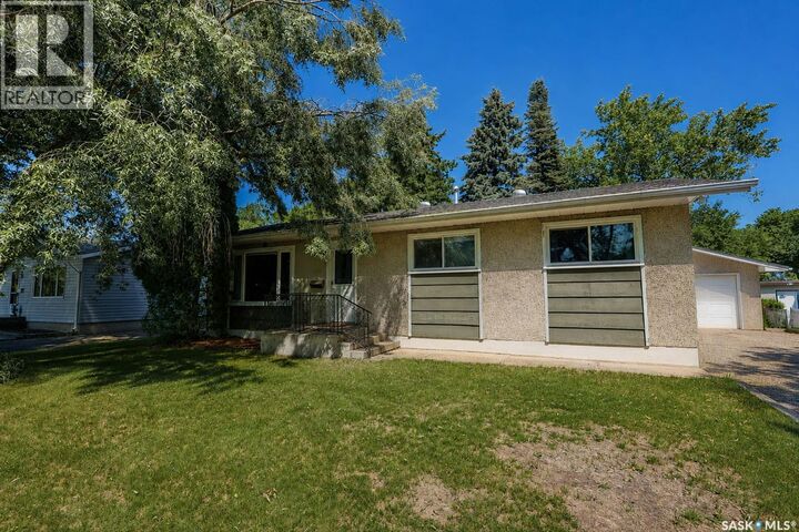 Property Photo: 984 Bradshaw Place SK S6V 2P4