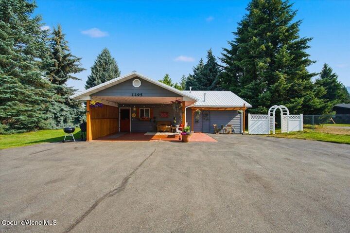 Property Photo:  1295 E Timber Ln  ID 83815 