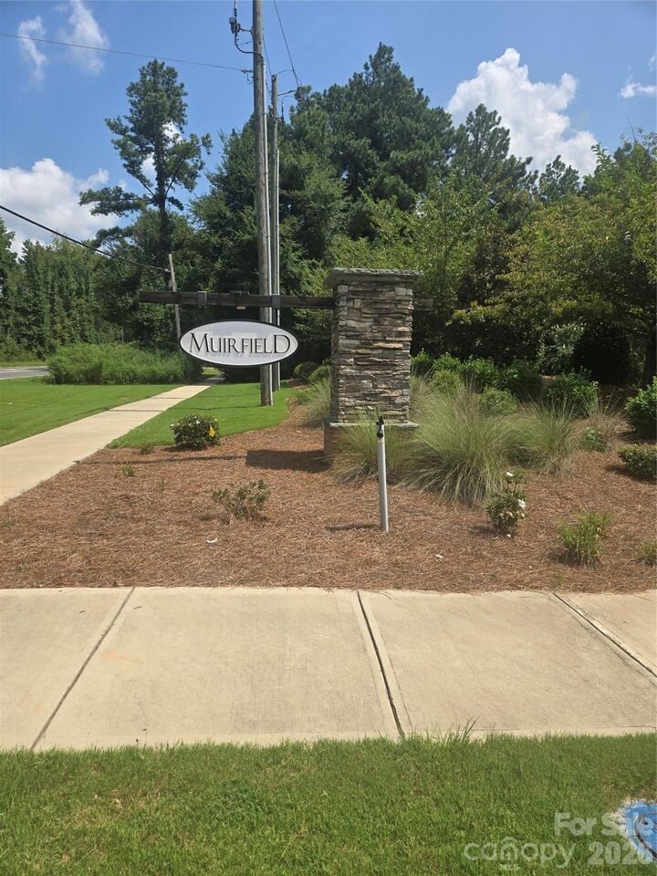 Property Photo: 6116 Hailstone Road NC 28215