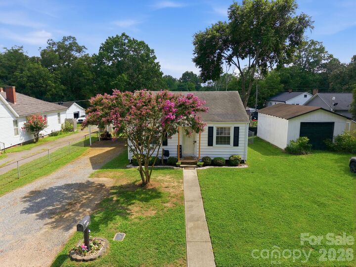 Property Photo:  2102 Englewood Street  NC 28083 