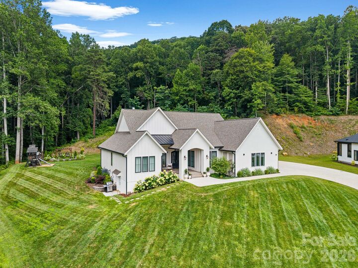 Property Photo: 30 Bridgeway Drive NC 28715
