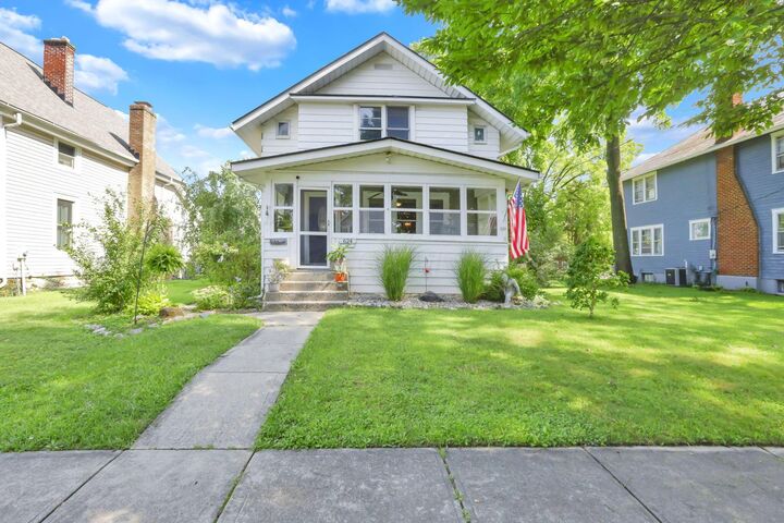 Property Photo:  624 Elm Street  OH 43125 