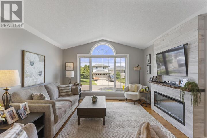 Property Photo:  239 Caribou Cres  ON P7C 5Z5 