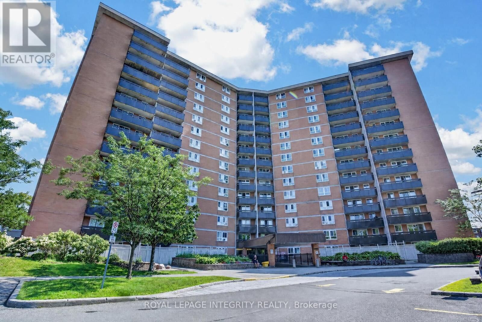 Property Photo: 2000 Jasmine Crescent 606 ON K1J 8K4