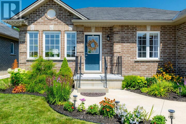 Property Photo:  87 Irving Drive  ON N0J 1P0 