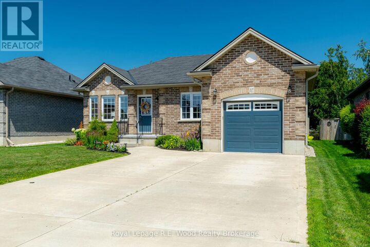 Property Photo: 87 Irving Drive ON N0J 1P0