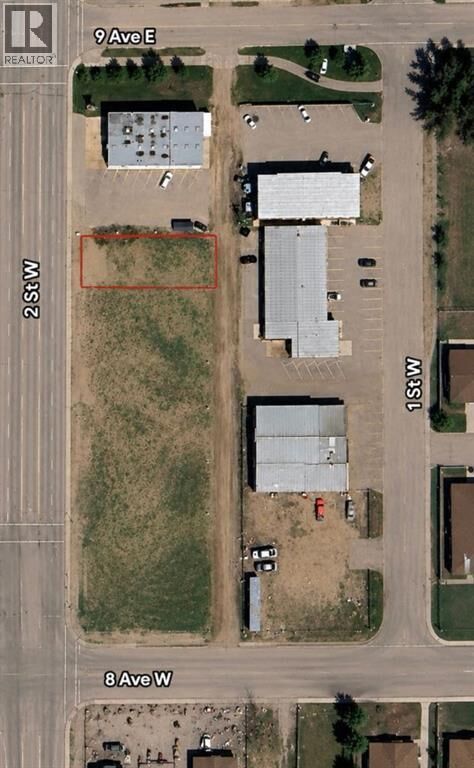 Property Photo:  820 2 Street West  AB T1R 1C8 