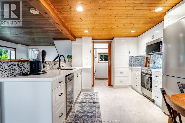 Property Photo:  20 Wilkinson Drive  ON N9H 1A2 