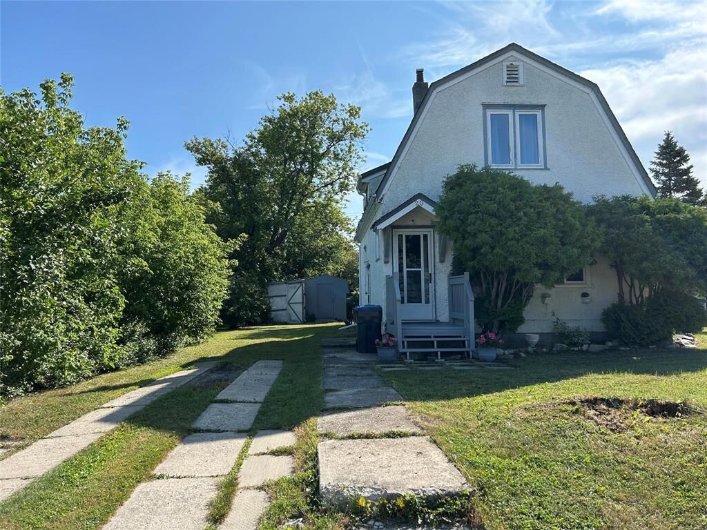 Property Photo:  20 Poplar Street  MB R0E 1M0 