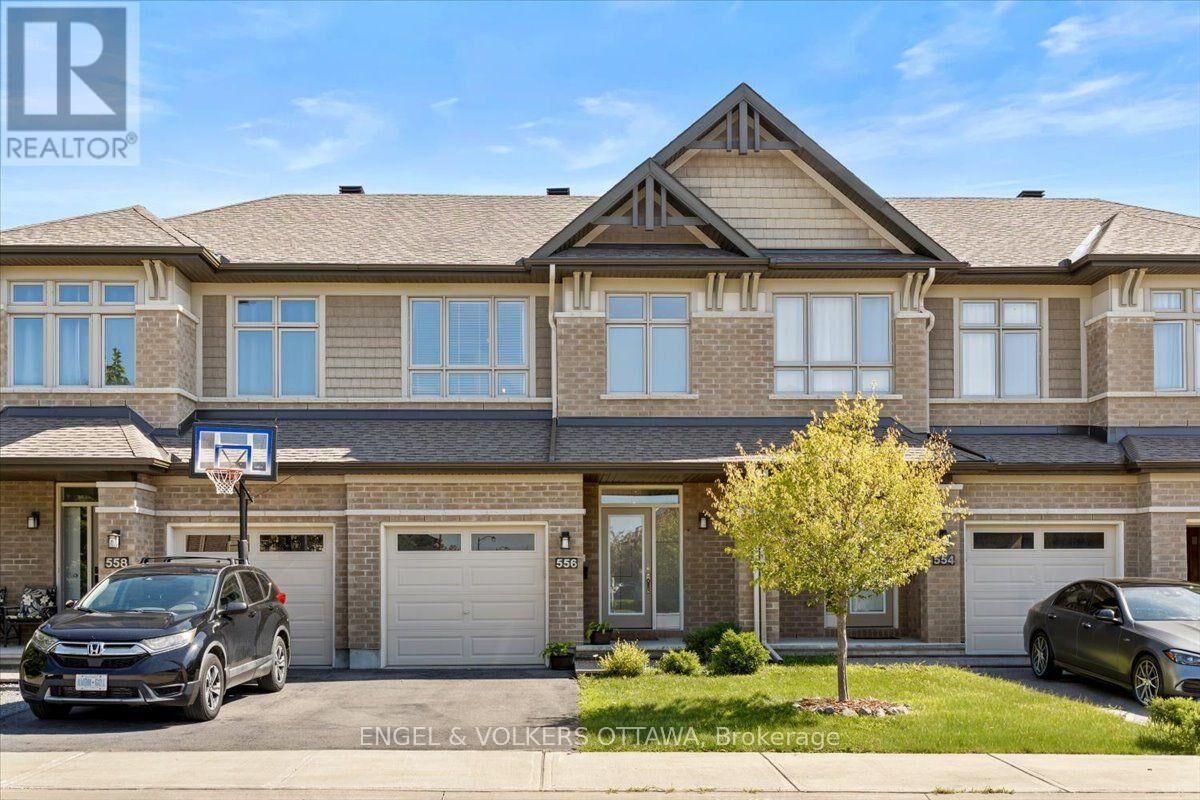 Property Photo:  556 Triangle Street  ON K2V 0M5 