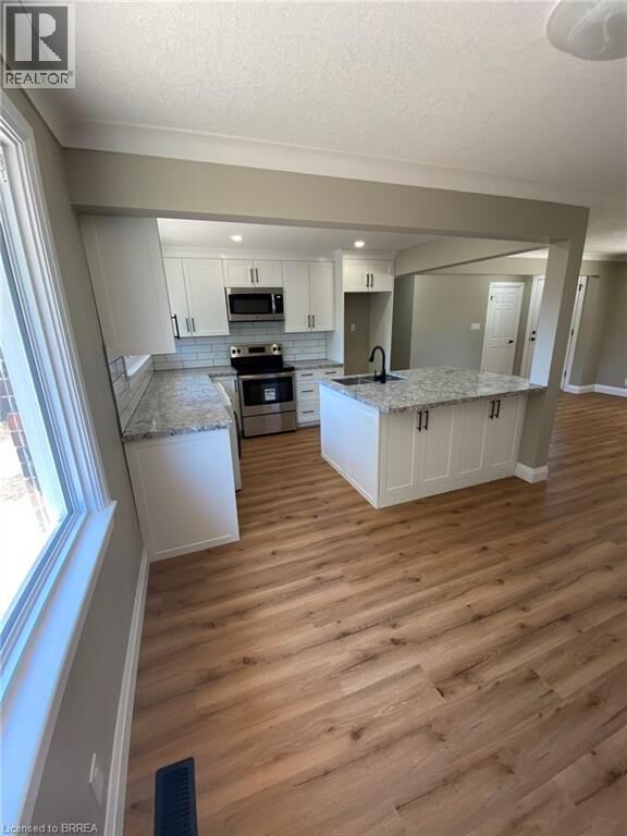 Property Photo: 25 Hickery Place Main ON N3S 3C7