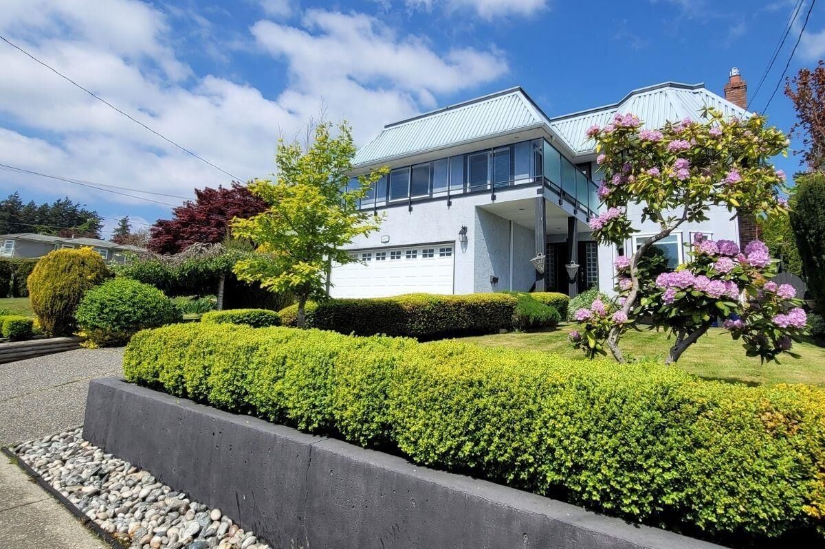 Property Photo:  15627 Buena Vista Avenue  BC V4B 1Z3 
