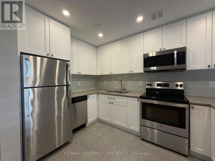 Property Photo:  33 Leaside Drive 203  ON L2M 4G2 