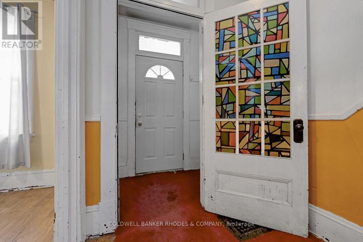 Property Photo:  85 Richmond Road  ON K1Z 6V8 