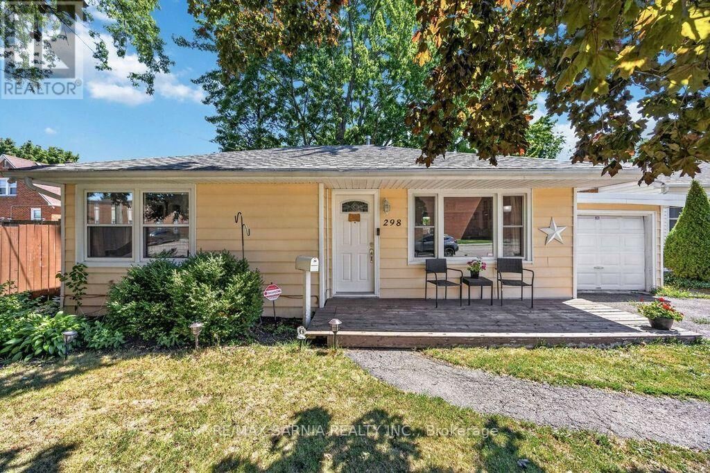 Property Photo:  298 Lorne Avenue  ON N8A 3Z2 