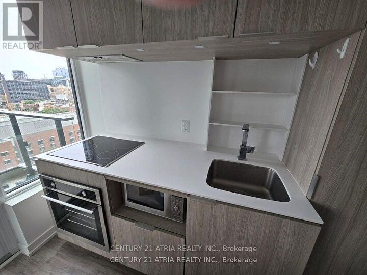 Property Photo: 77 Shuter Street 1607 ON M5B 0B8