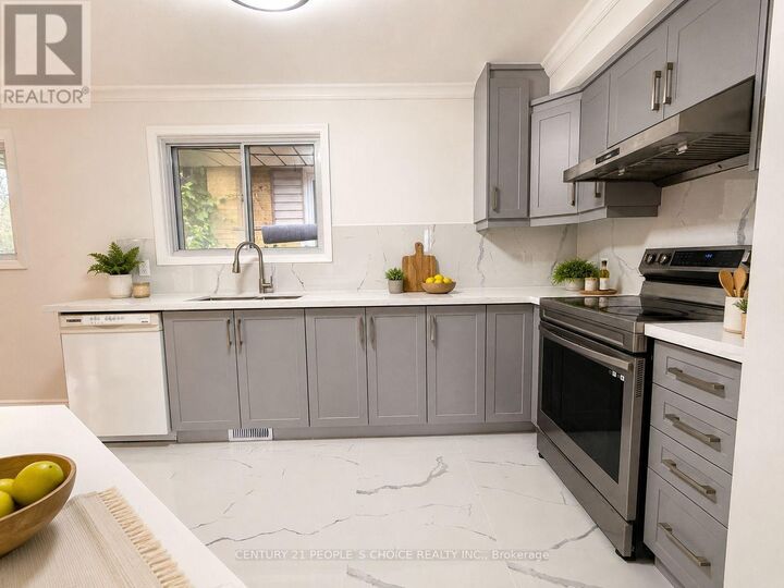 Property Photo:  5 Mid Pines Road  ON M1G 2L5 