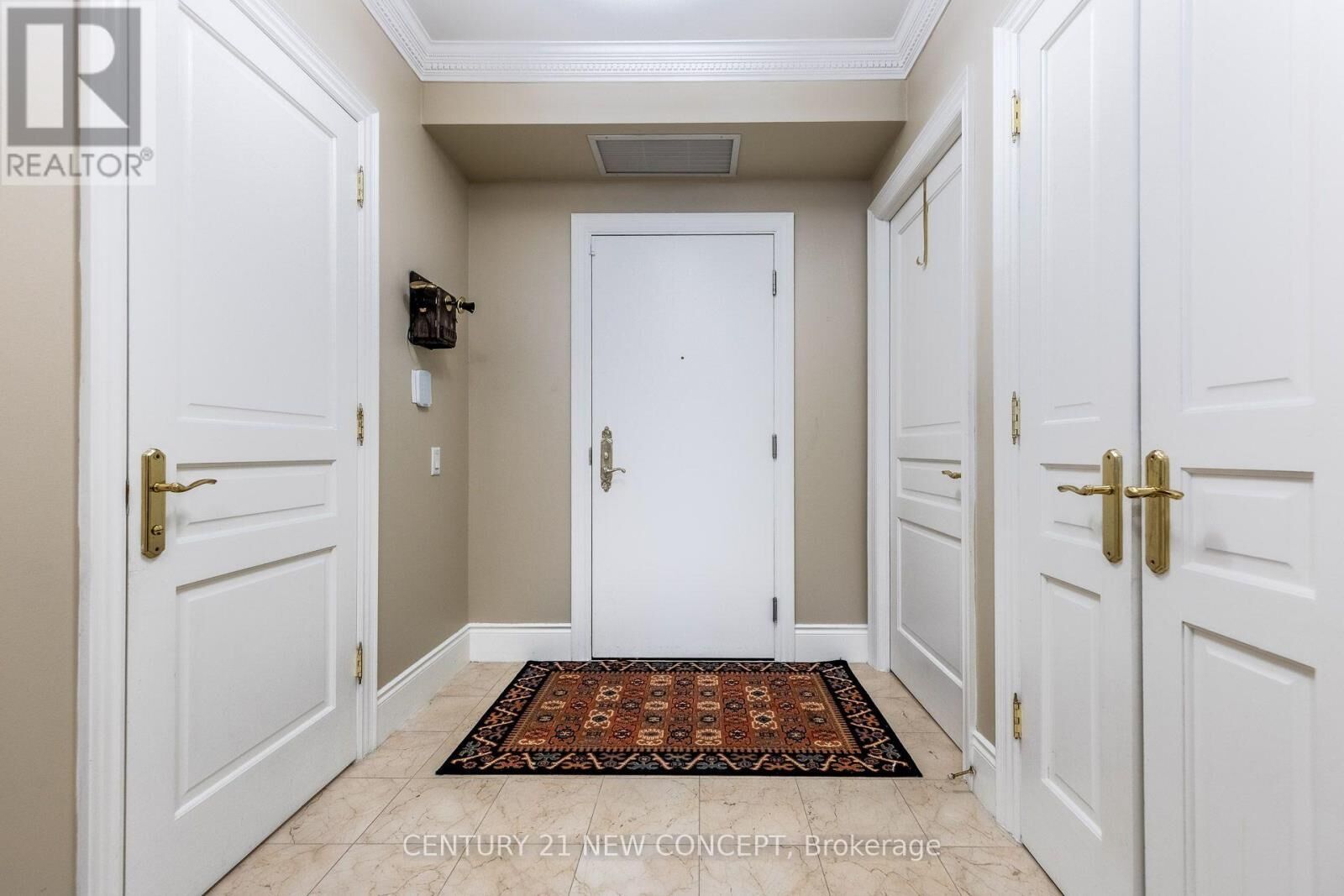 Property Photo: 7071 Bayview Ave Avenue 204 ON L3T 7Y8