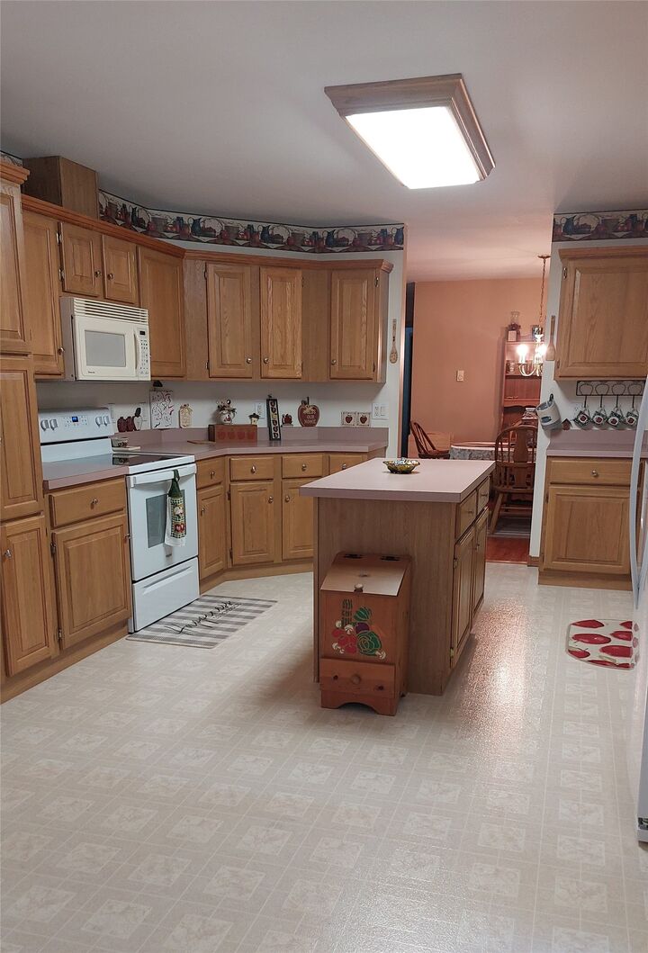 Property Photo:  28775 Lake Creek Road  PA 16314 