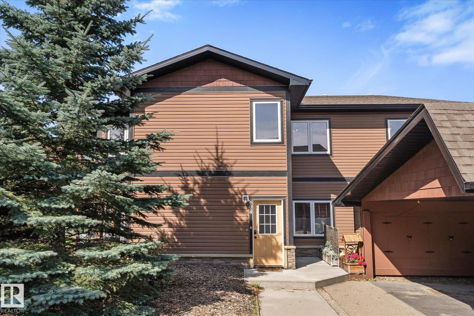 Property Photo:  804 Graybriar Green  AB T7Z 0G1 