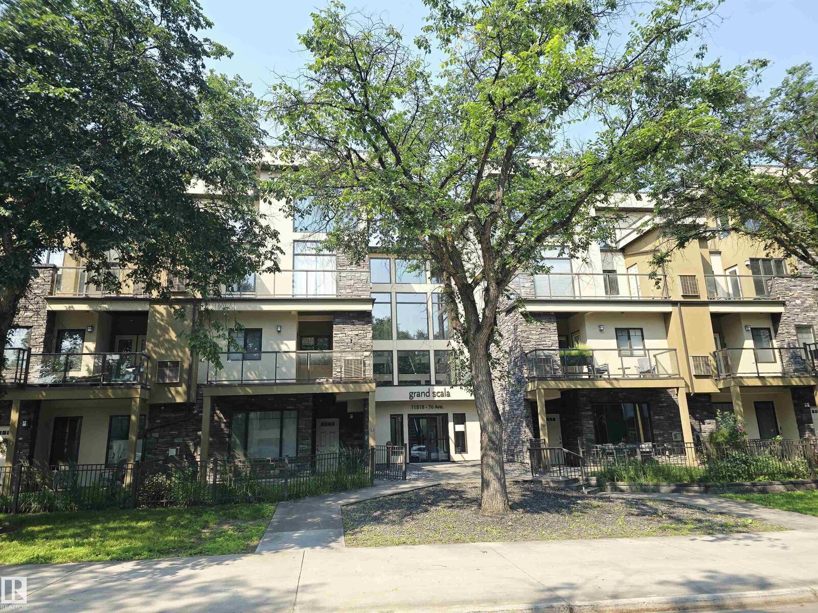 Property Photo:  11518 76 Avenue NW 21  AB T6G 0K7 