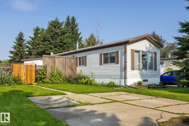 Property Photo:  1106 Lake Vista Drive  AB T8H 1J5 
