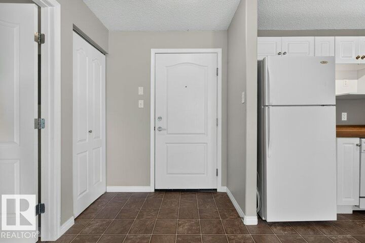 Property Photo: 7331 South Terwillegar Drive NW 6215 AB T6R 0L9