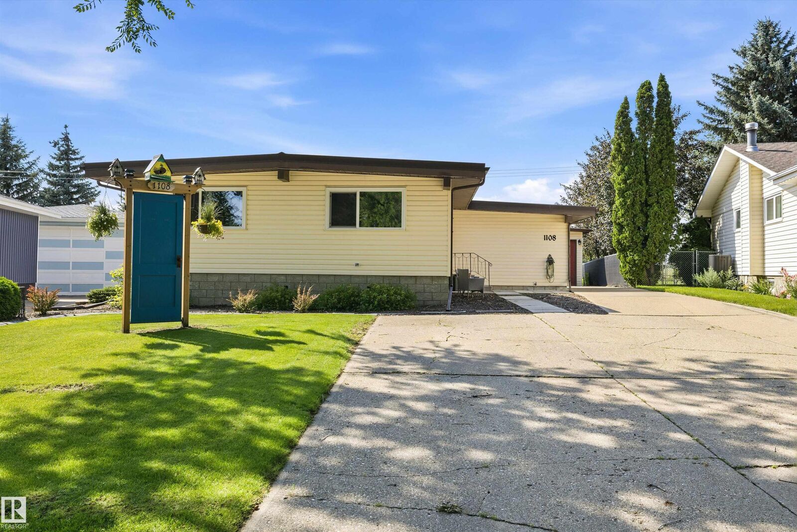 Property Photo: 1108 Moyer Drive AB T8A 1E6
